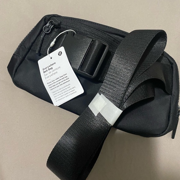 Black Lululemon belt bag LULULEMON CARRY BAG INCLUDED - Picture 3 of 4